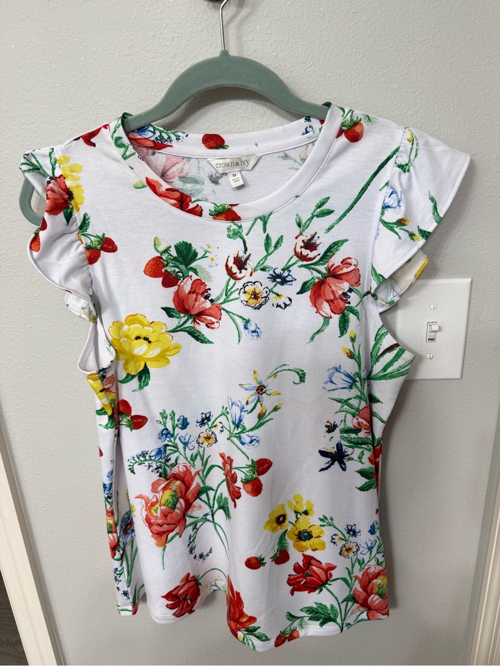 Crown & Ivy Women’s White Multicolor Floral Ruffle Flutter Pullover Top Size M
